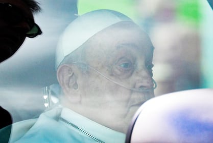 Il Papa lascia l'ospedale 10