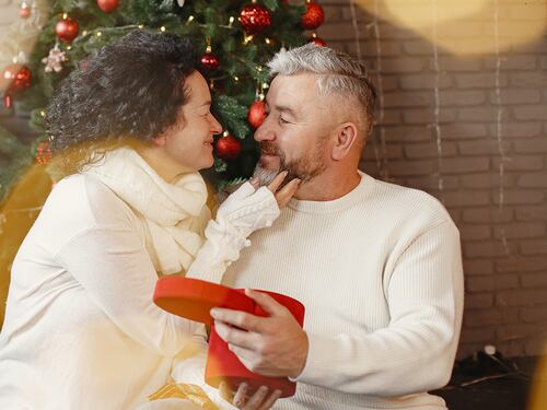 Come vestirsi per le feste a 60 anni