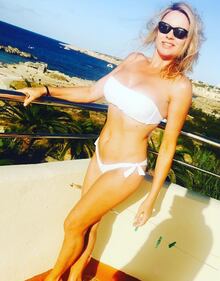 Anna Falchi esplosiva su Instagram 13