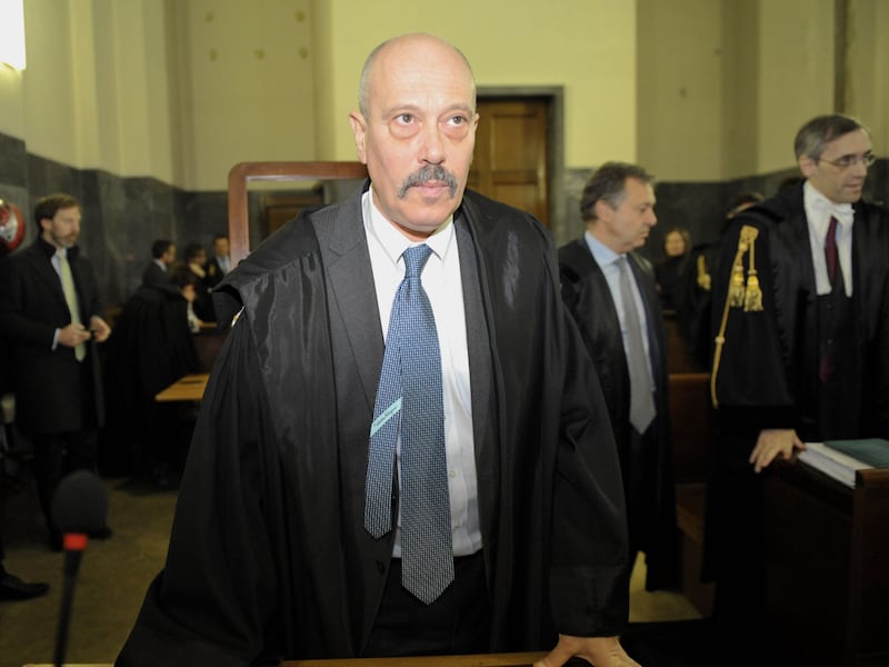 De Pasquale lascia la magistratura e in pensione sfugge alla punizione