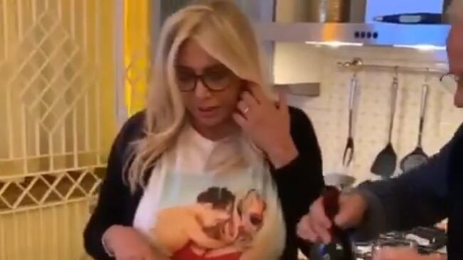Mara Venier a cena con i due mariti, Carraro e Calà: il video fa il giro del web