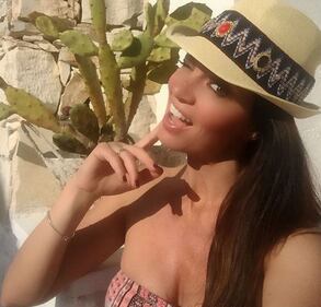 Laura Torrisi, sexy scollatura 18