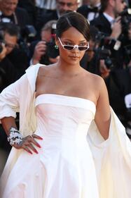 Rihanna, tatuaggi e smeraldi sul red carpet di Cannes 13