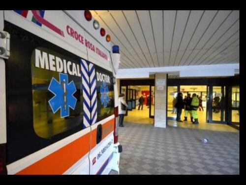 Reggio Emilia, poliziotto pestato al pronto soccorso senza motivo