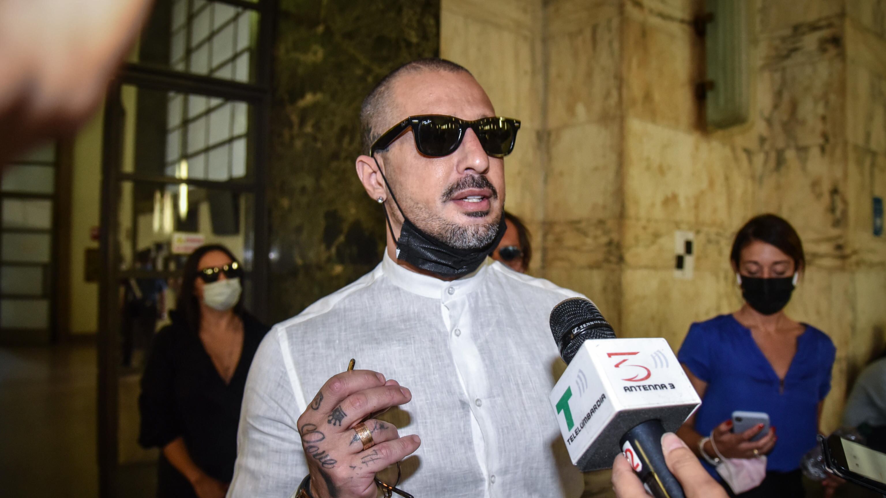 Il primo arresto nel 2007, l'affidamento in prova, Messina Denaro: tutti i guai di Fabrizio Corona