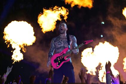 I Maroon 5 cantano al Super Bowl: le foto dal live concert  7