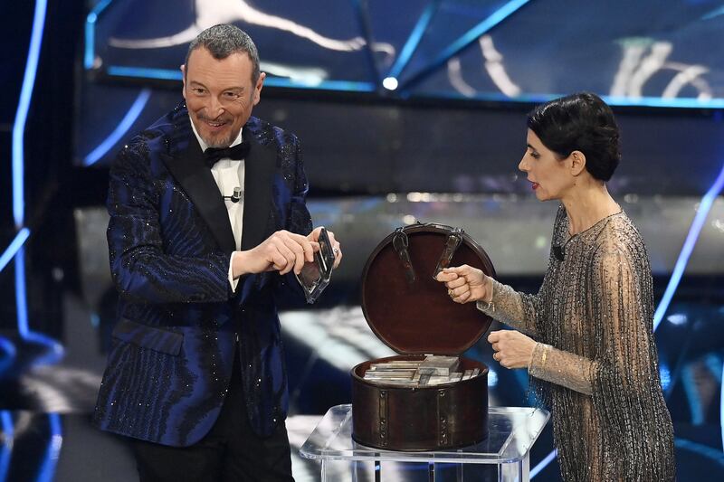 Sanremo 2024: ecco il look della seconda serata del Festival del conduttore e co-conduttrice 7
