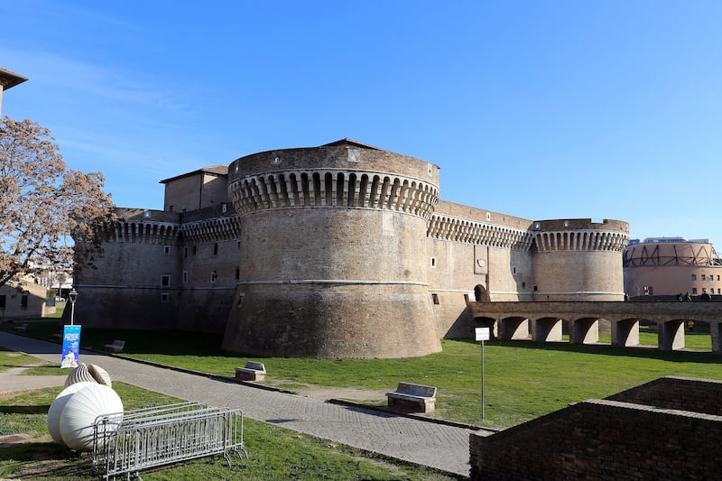 Rocca Roveresca, esterno