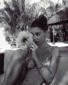 Belen Rodriguez al mare con Santiago, foto 9
