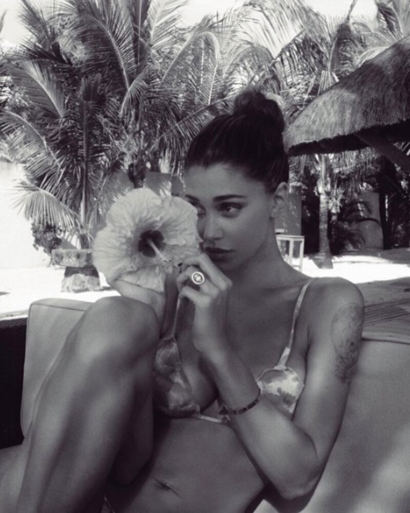 Belen Rodriguez al mare con Santiago, foto 9
