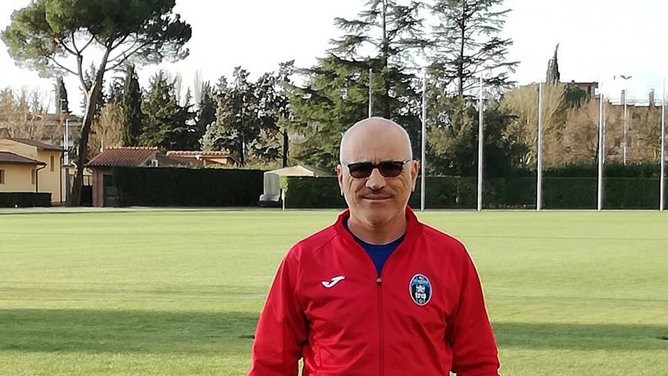 Il figlio non viene convocato alla partita, papà incendia auto del mister