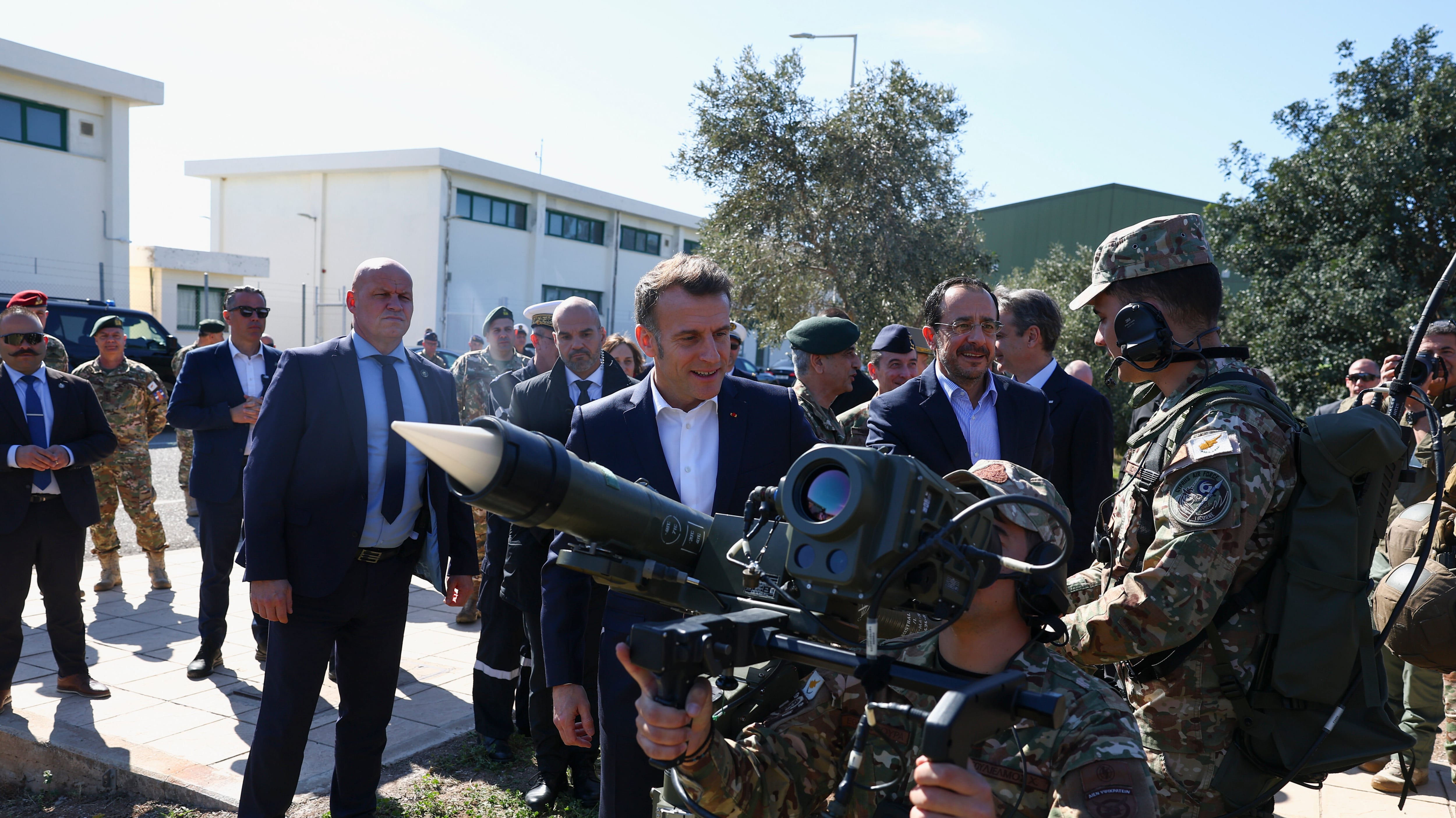 Scudo di Meloni, navi di Macron e caccia di Starmer: le mosse E4