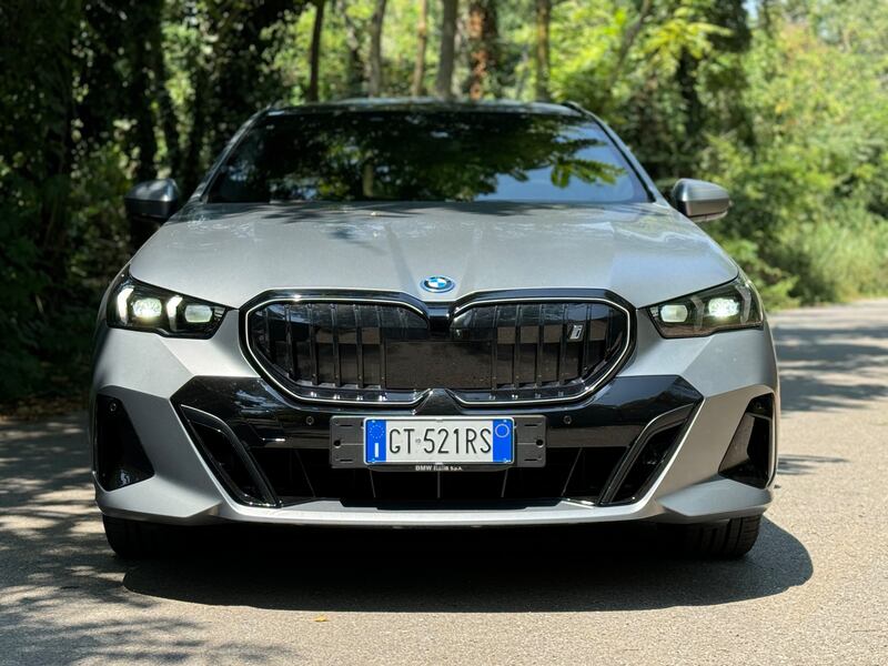 BMW i5 Touring eDrive40: guarda la gallery della Station Wagon elettrica da 340 CV 20