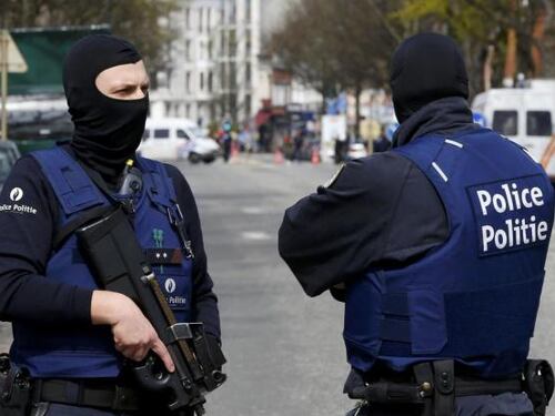 "Ho esplosivo in auto": polizia spara a Molenbeek