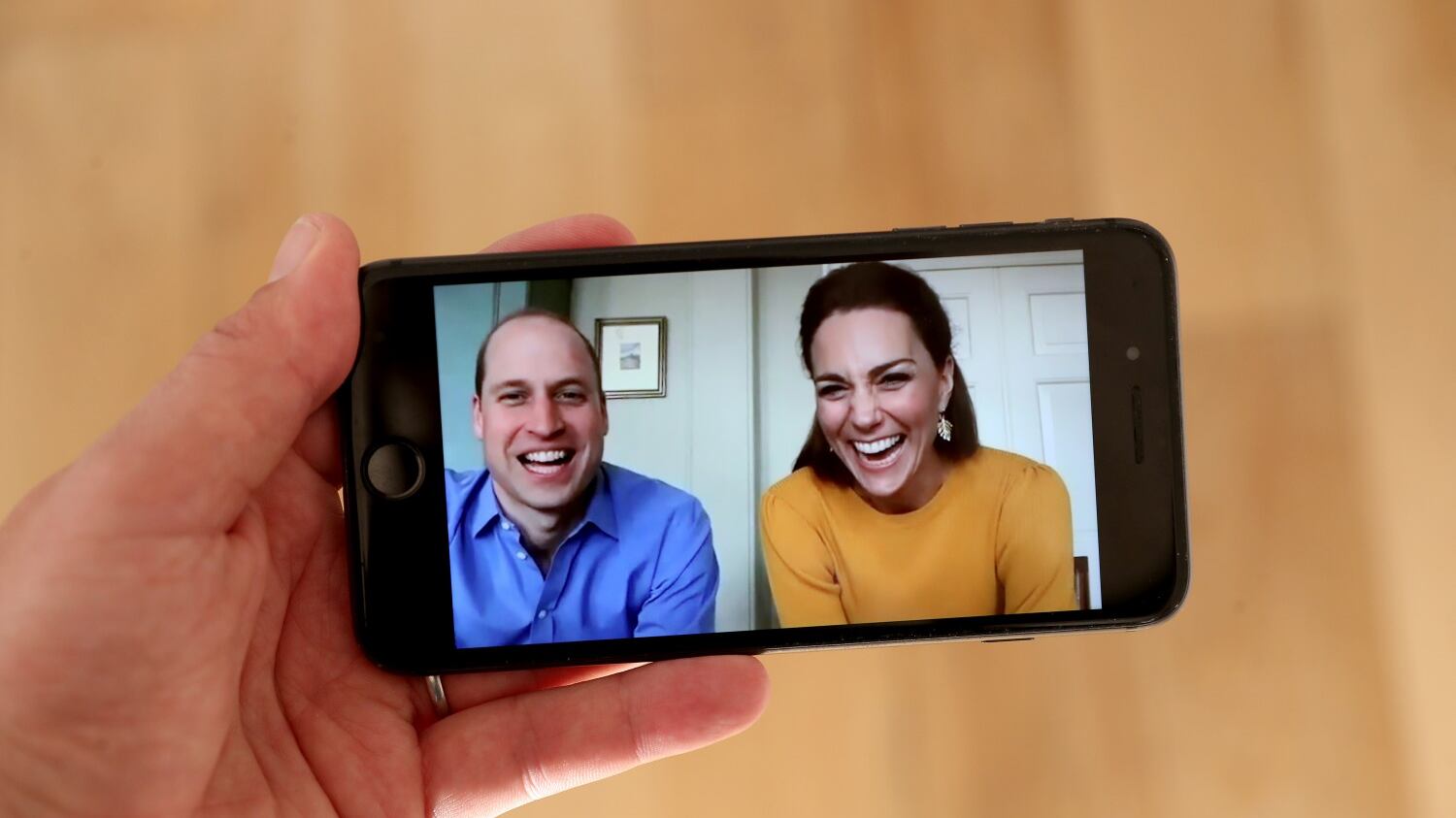 William e Kate imitano Harry e Meghan. L'ultima trovata social