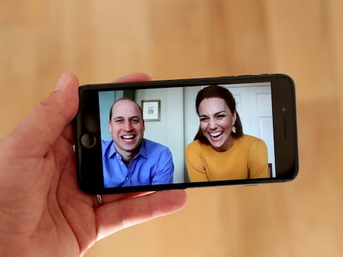 William e Kate imitano Harry e Meghan. L'ultima trovata social