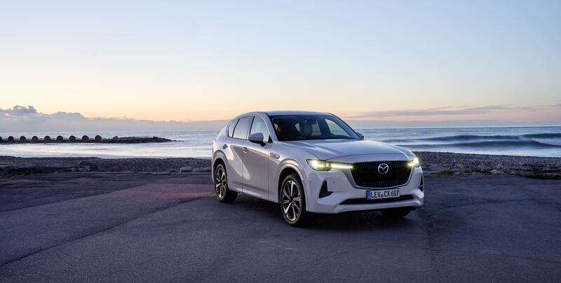 Mazda CX-60, guarda le foto 2