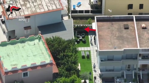 Il blitz nella villa del capo clan Luigi Cacciapuoti: le immagini 7