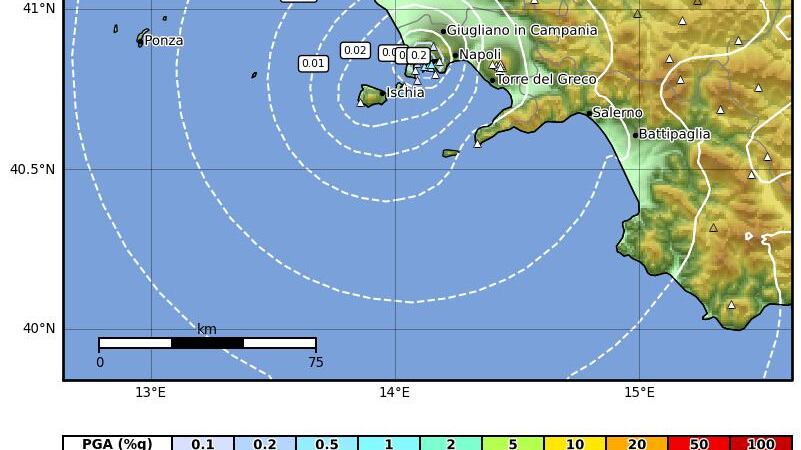 Il boato poi la scossa di terremoto: cosa sta succedendo ai Campi Flegrei