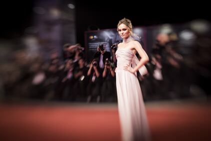 Lily-Rose Depp è la regina del red carpet di Venezia 76 8