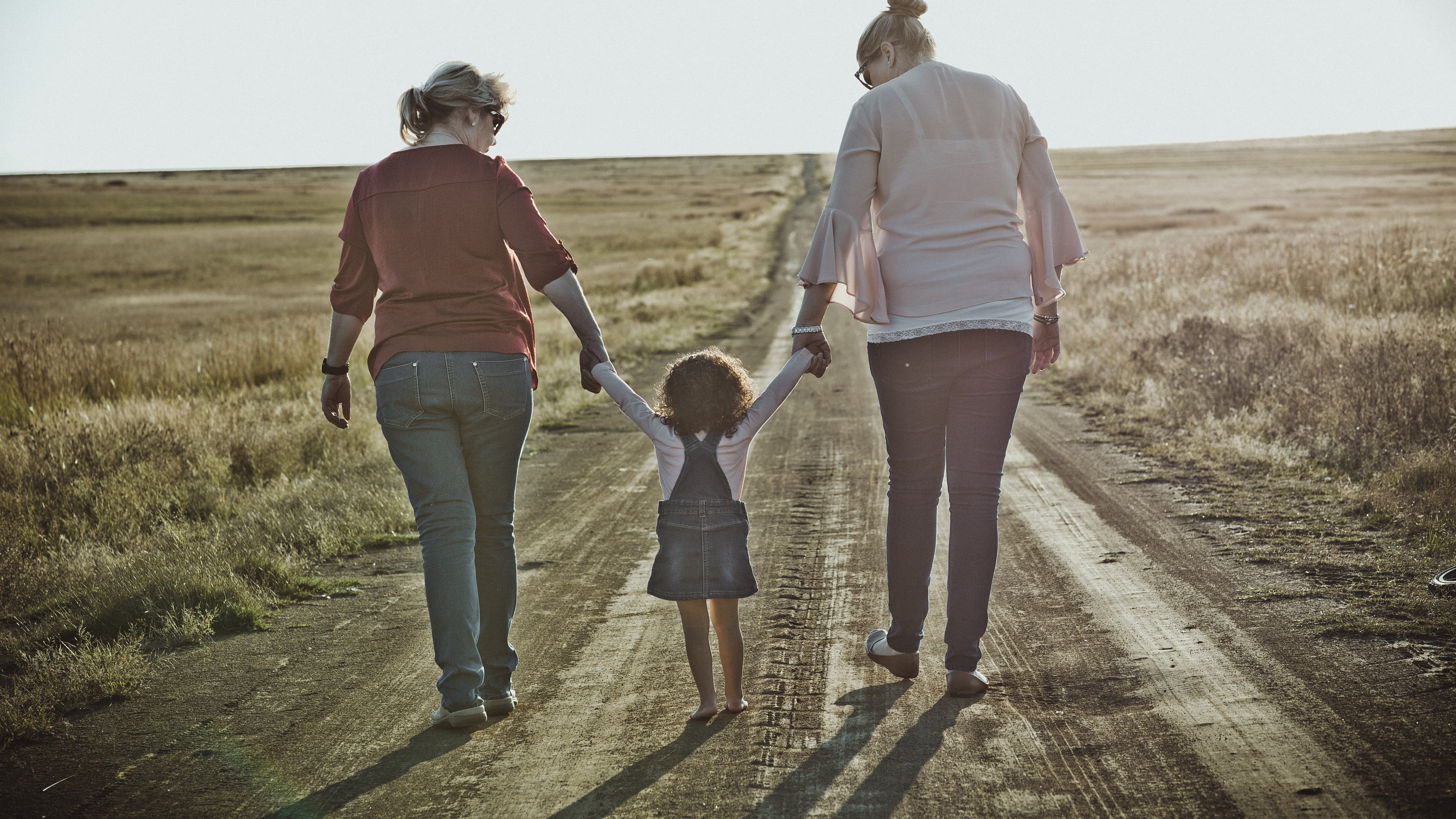 "Sì a figli con due mamme. Niente provetta se single"