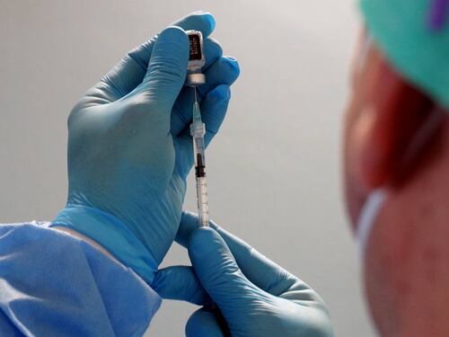 Roma, allerta tra i medici: 12 positivi dopo seconda dose