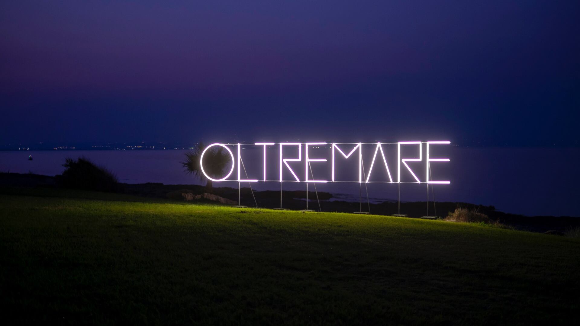"Oltremare" in Sicilia: l'opera luminosa di Massimo Uberti fa tappa a Brucoli