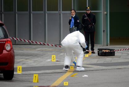 Colpito con un machete nel parcheggio dell'ospedale, grave un medico 9