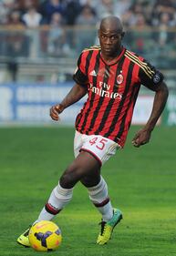 Balotelli, via cresta ed orecchini 2