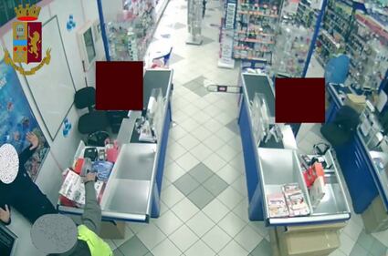 Rapinatore seriale di esercizi commerciali arrestato a Milano 5