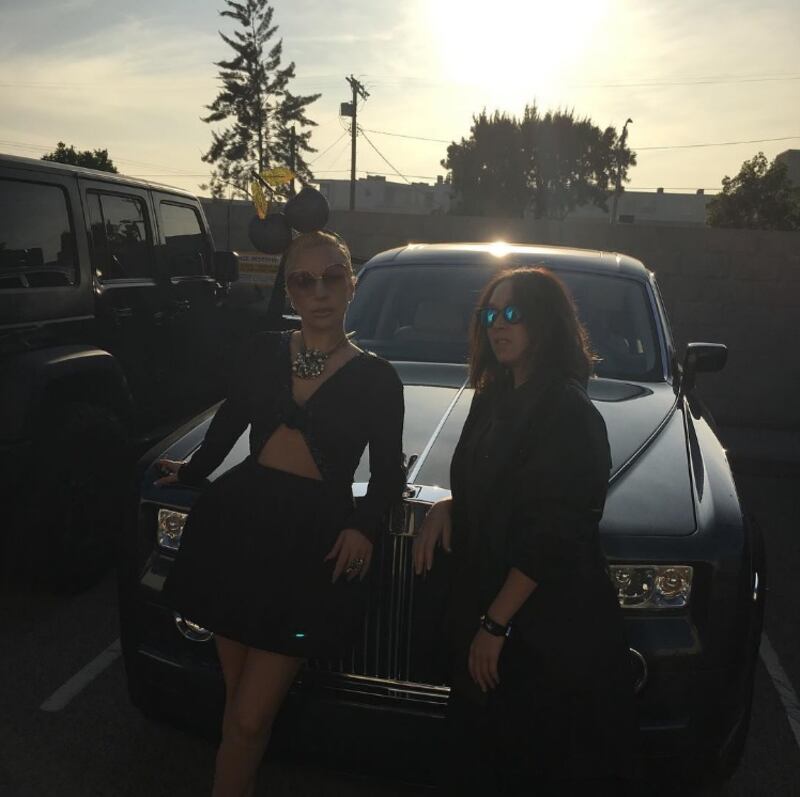Lady Gaga, una diva su quattro ruote: foto 6