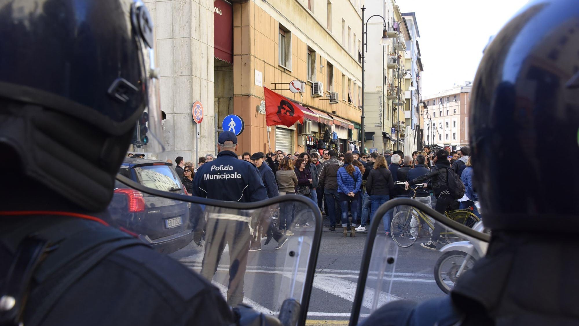 La sinistra inquina le regionali e zittisce chi non è d'accordo