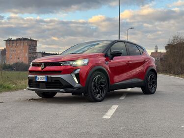 Renault Captur E-Tech 2025: guarda la gallery del B SUV ibrido 2