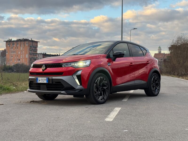 Renault Captur E-Tech 2025: guarda la gallery del B SUV ibrido 2