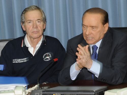 Berlusconi punta su Bertolaso. Lui è tentato: "Se tutti uniti..."