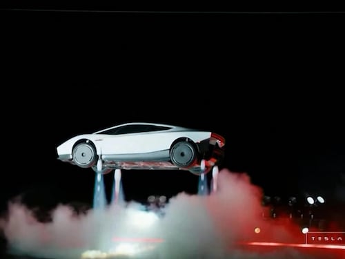 La Tesla Roadster vola davvero: Musk stupisce tutti con l’auto che fa capriole in aria grazie ai razzi SpaceX