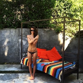 Emily Ratajkowski senza inibizioni a Santorini 62