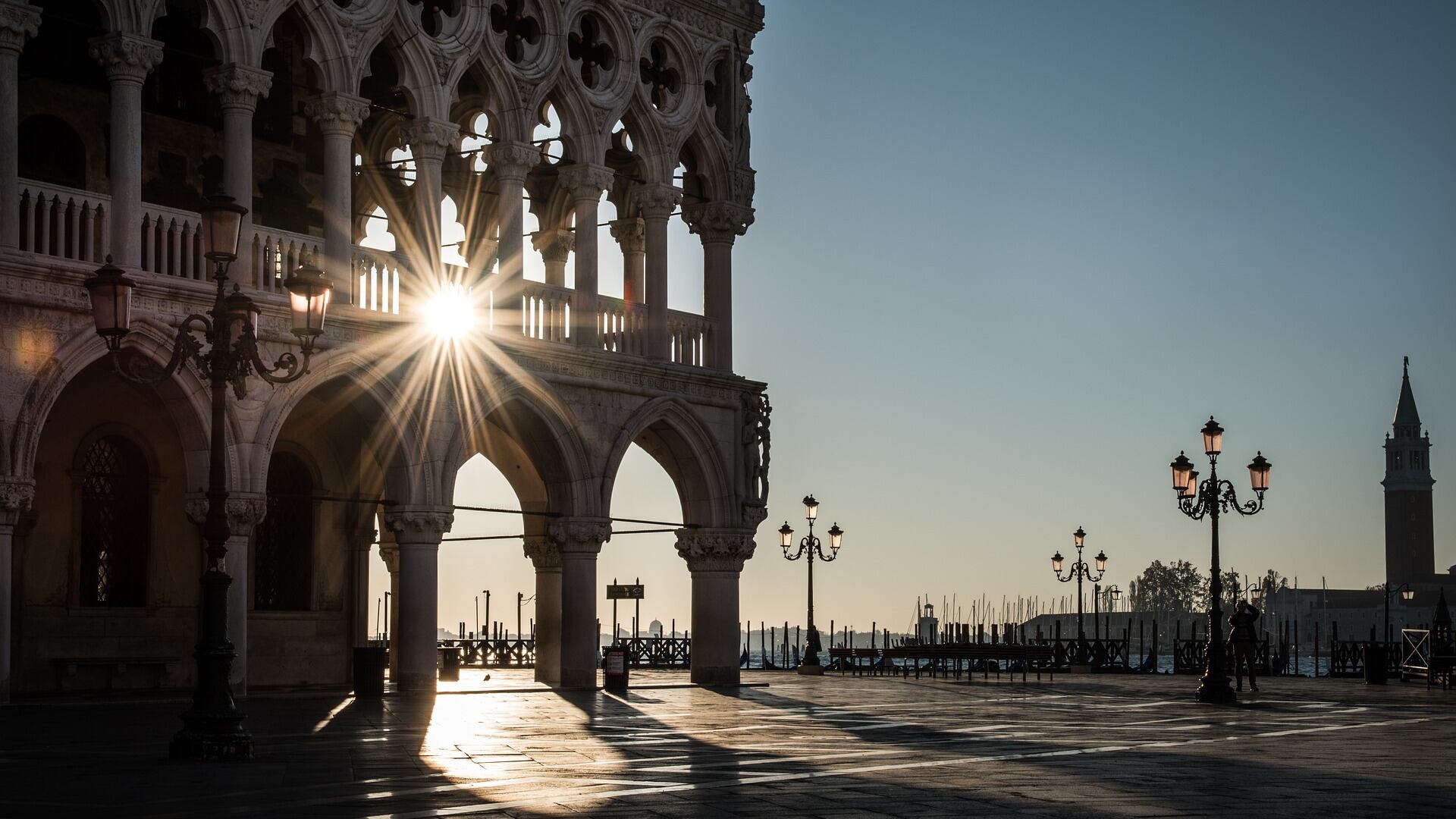 Confini aperti per andare in Emilia, Friuli e Trento. Ma Venezia resta deserta