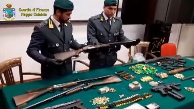 Esplosivo e mitragliatrici nell'arsenale della 'ndrangheta
