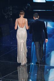 Sanremo 2016: gli abiti della prima serata 5