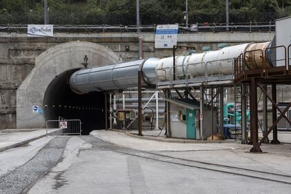 All'interno del tunnel della Torino-Lione 1