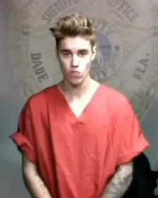 Justin Bieber, smorfie e boccacce in prigione prima di uscire su cauzione 4