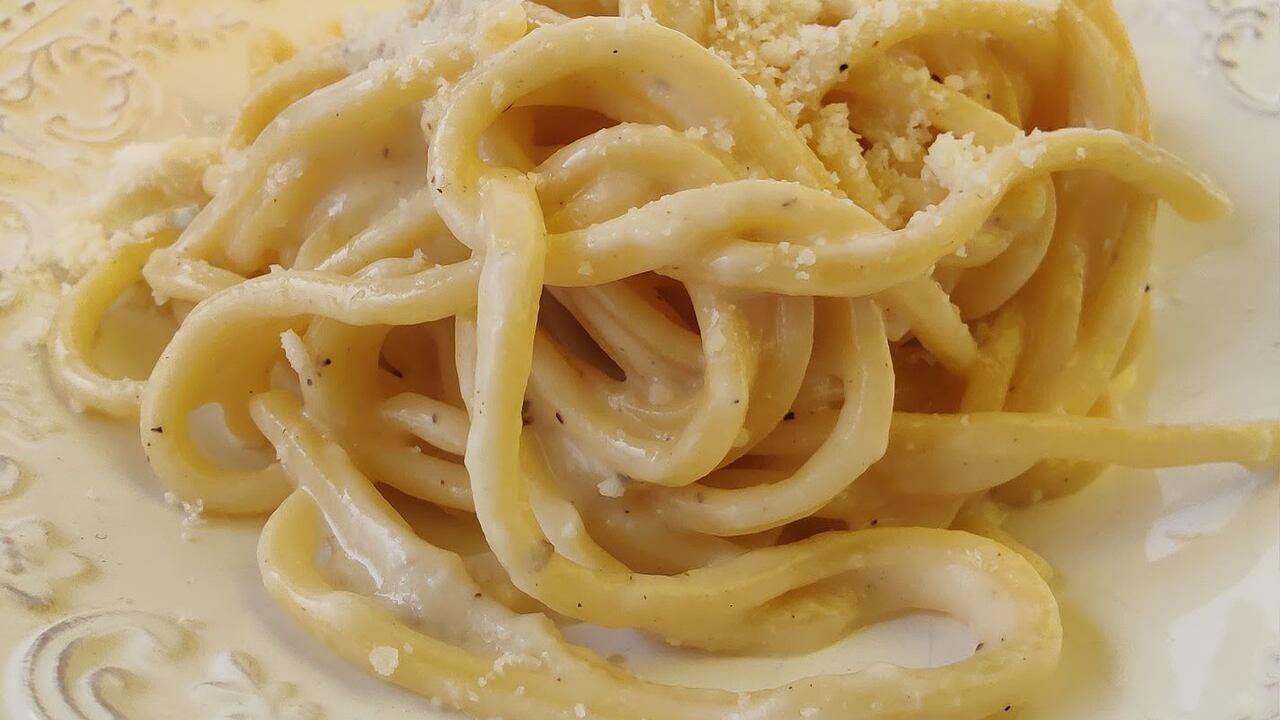 Pasta cacio e pepe, la ricetta della Bbc scandalizza l'Italia