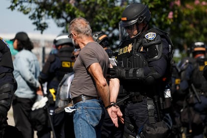 Proteste e scontri a Los Angeles 12