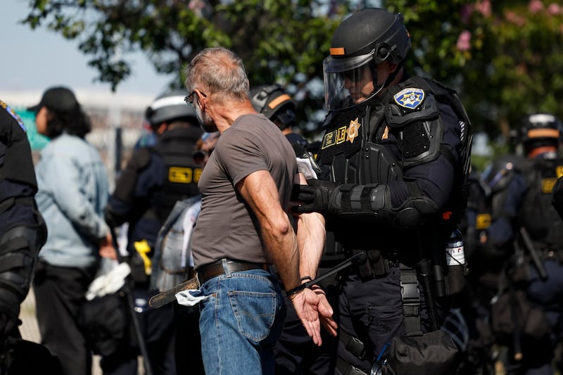 Proteste e scontri a Los Angeles 12