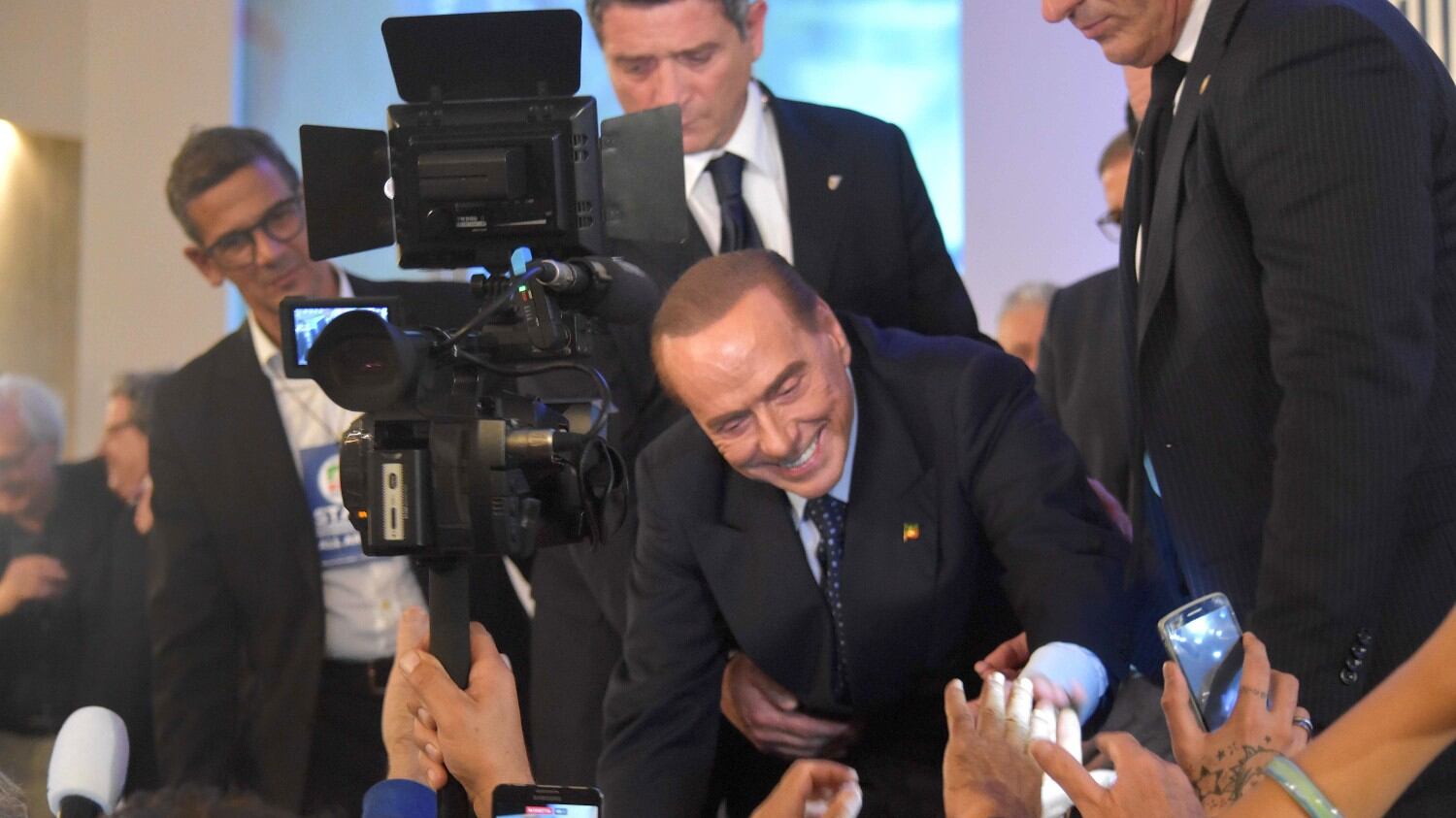 I turbamenti dell'elettrice di sinistra: "Oddio, mi piace il Cavaliere..."