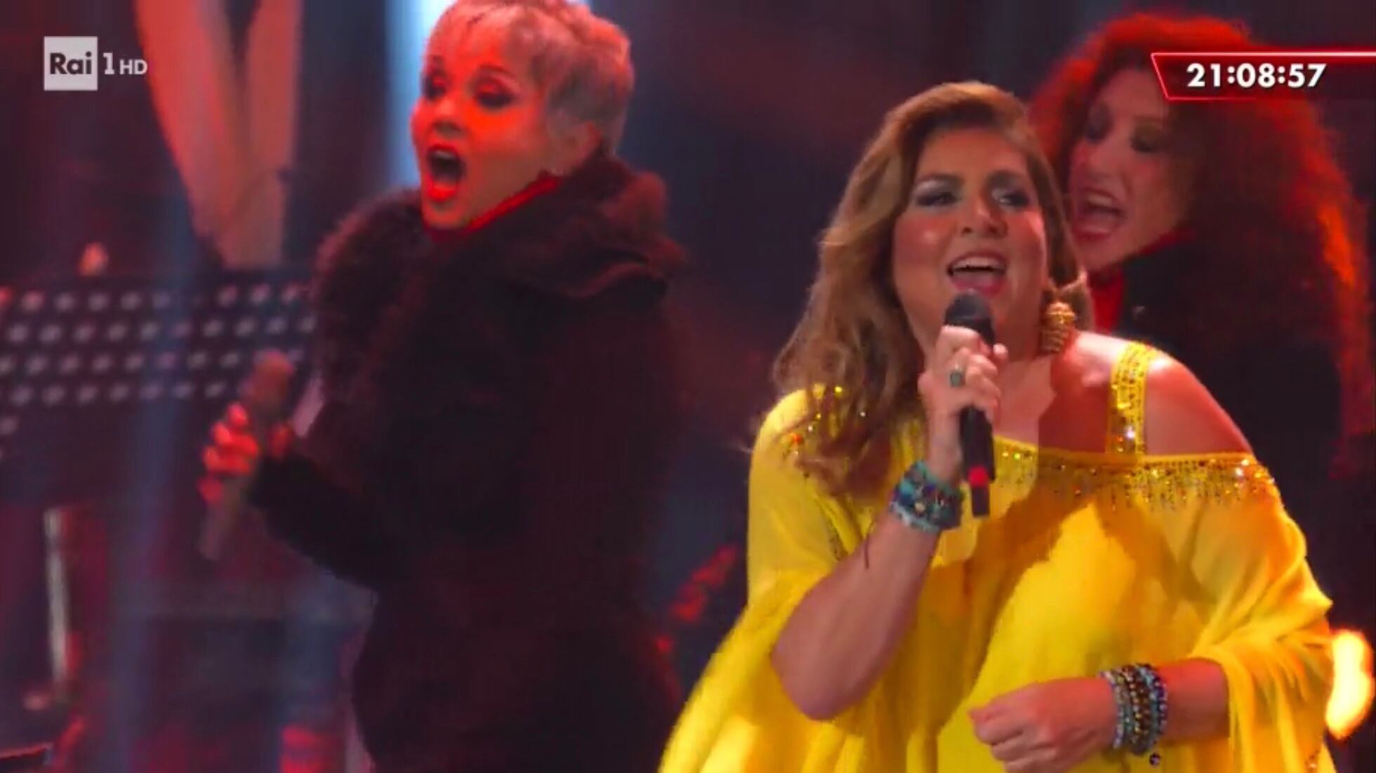 Romina Power punge la Lecciso: "Quando canto vicino ad Al Bano non ho mai freddo"