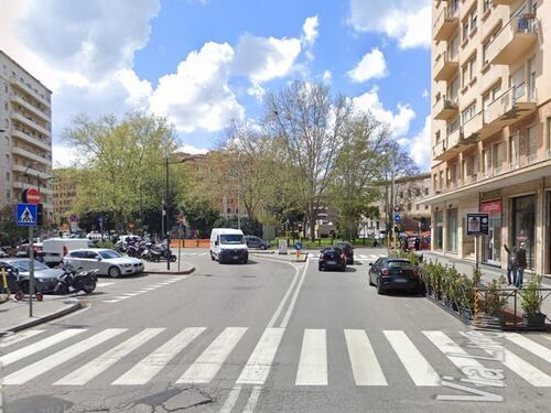 Roma, travolti e investiti dalla Smart: gravi nonno e nipotino