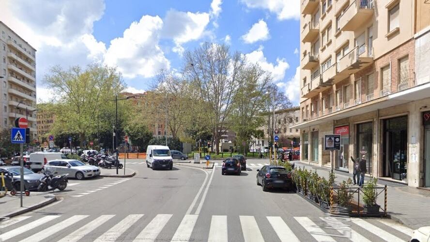Roma, travolti e investiti dalla Smart: gravi nonno e nipotino