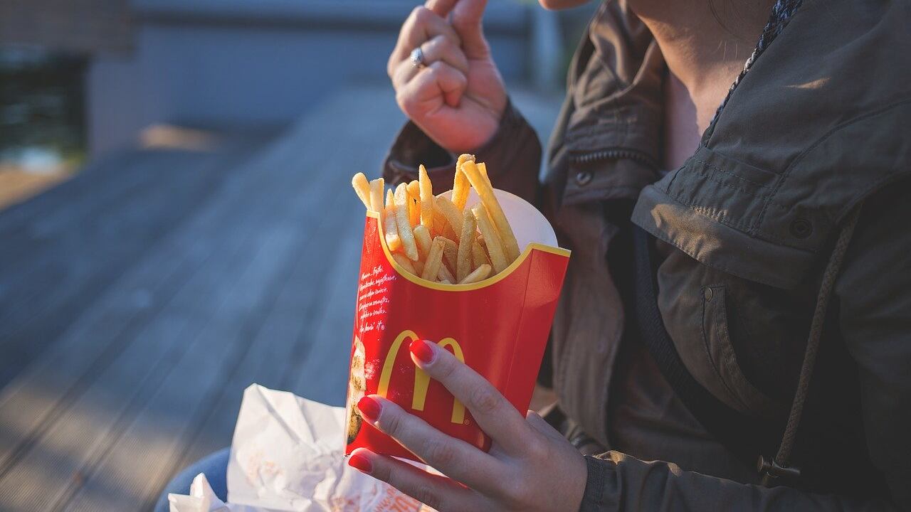 Virus Cina, McDonald's sospende attività nella zona critica